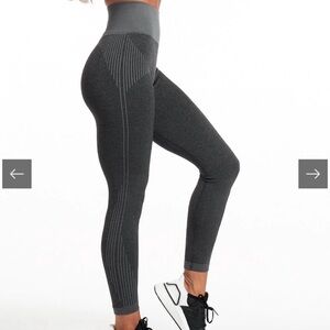 Pursue Fitness  leggings size small like new